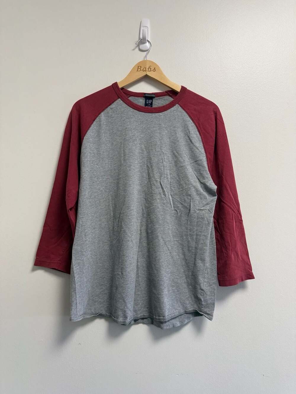 Gap Baseball Tee Size Large 3/4 Sleeve Raglan Gray Red